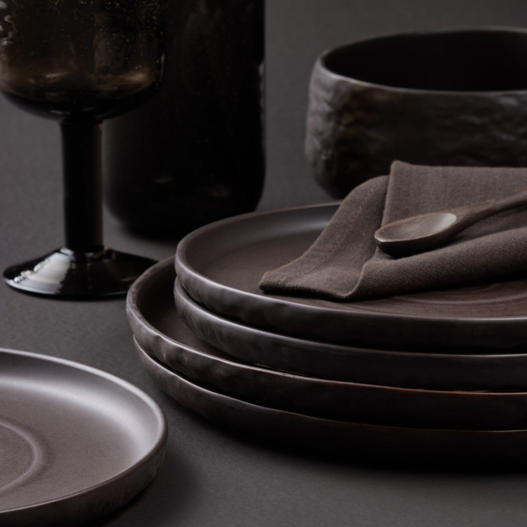 Black plates and on sale bowls